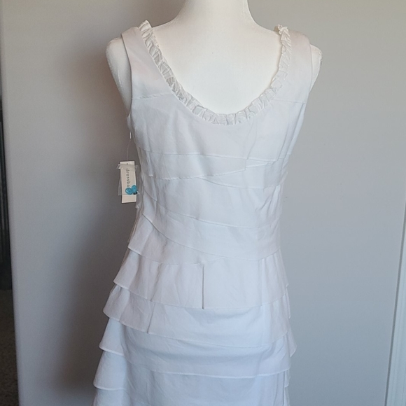 Dress - Picture 4 of 4